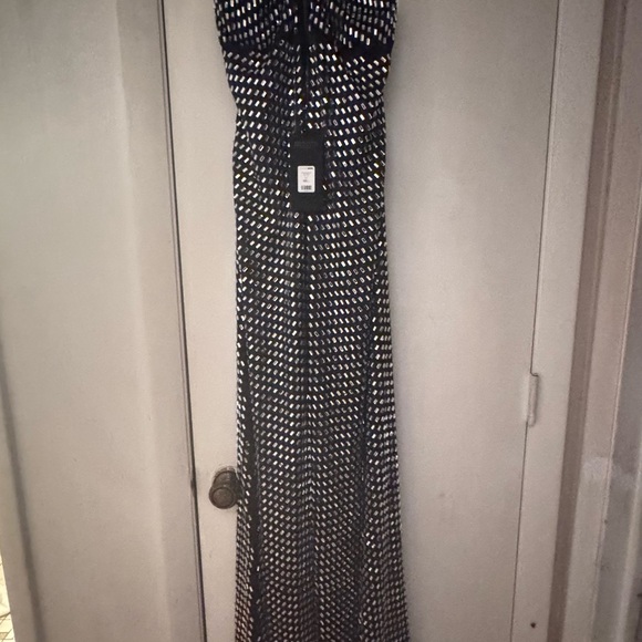 Embellished black evening gown - Picture 4 of 8